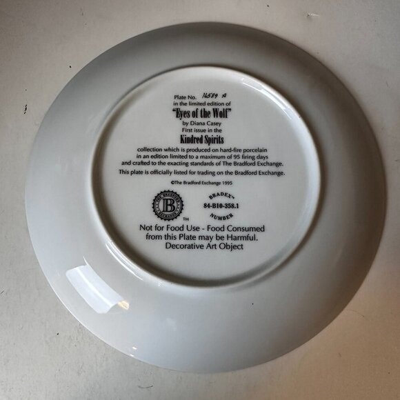 "EYES OF THE WOLF" BY DIANA CASEY, DECORATIVE PLATE # 16589 A - Picture 2 of 5